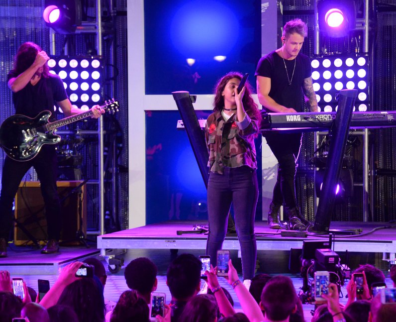 Alessia Cara Performing Live MTV VMAs 2016