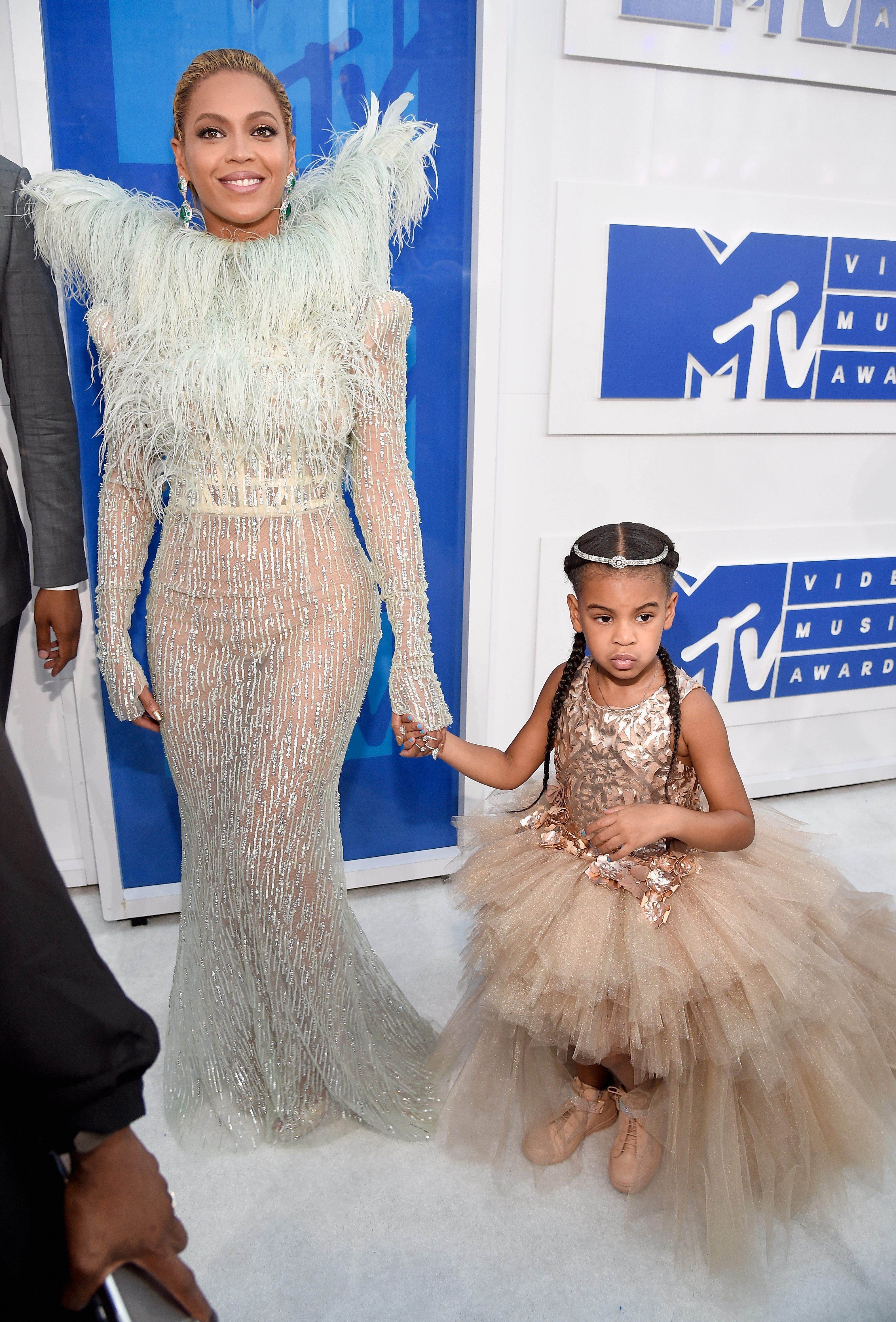 Beyonce and Blue Ivy MTV VMAs Red Carpet Arrivals 