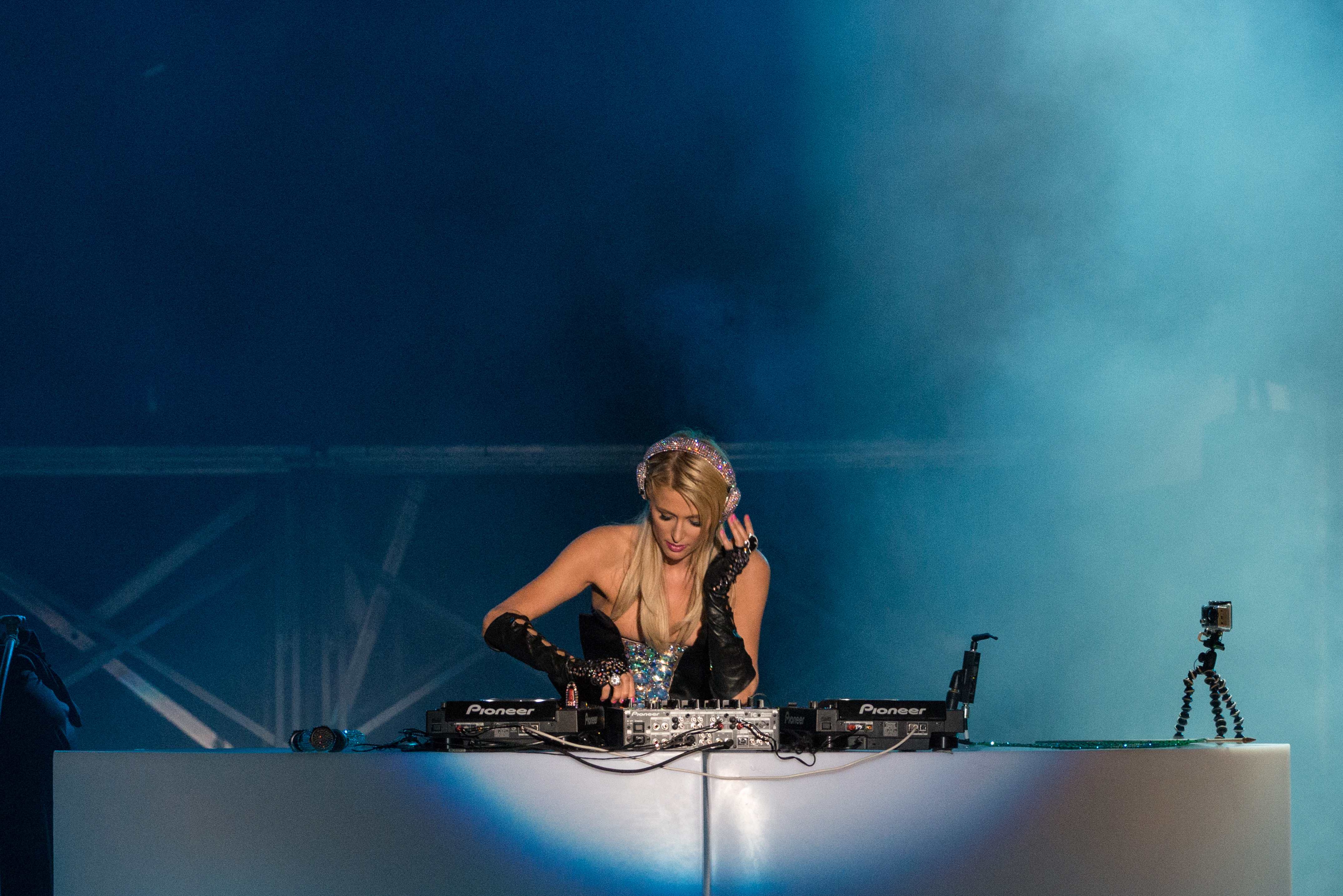 Paris Hilton DJing
