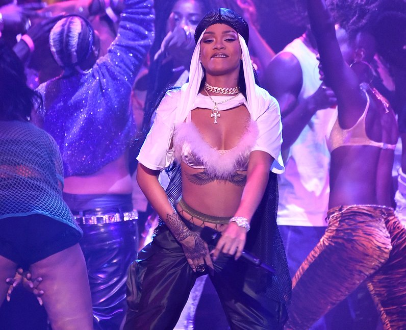 Rihanna Performing Live MTV VMAs 2016