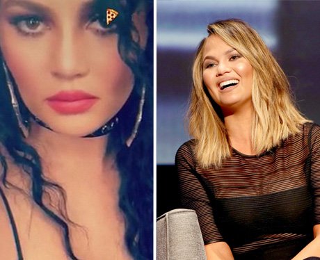 Chrissy Teigen Changes Her Blonde Hair For A Black Wig And Still Looks Amazing Capital