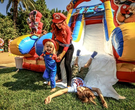 Christina Aguilera throws her child a Super Mario