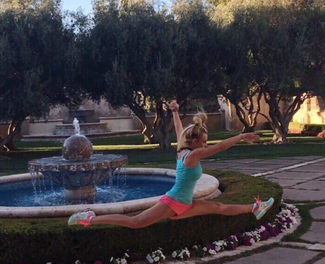 Britney Spears practises her splits mid air