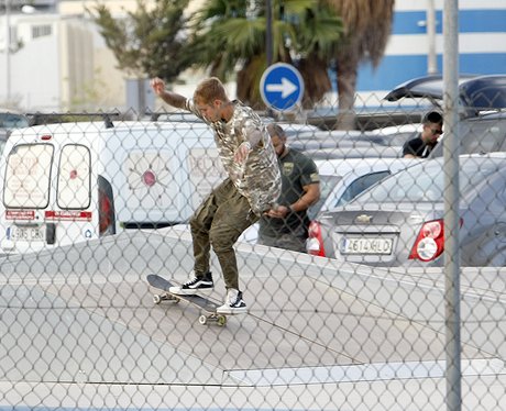 Justin Bieber goes skating