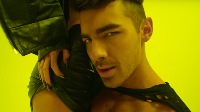 DNCE Body Moves Vid