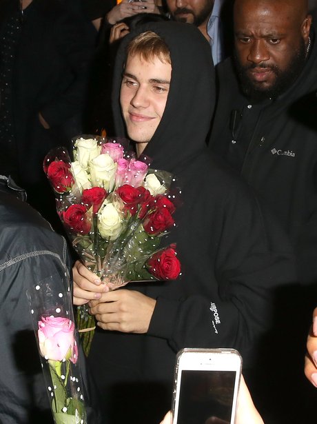 Justin Bieber hands out roses to fans