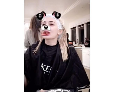 Kylie Jenner dyes her hair in the kitchen