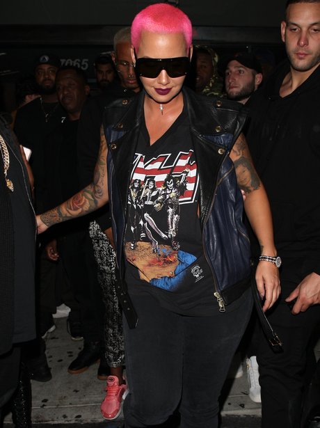 Amber Rose dyes her hair pink