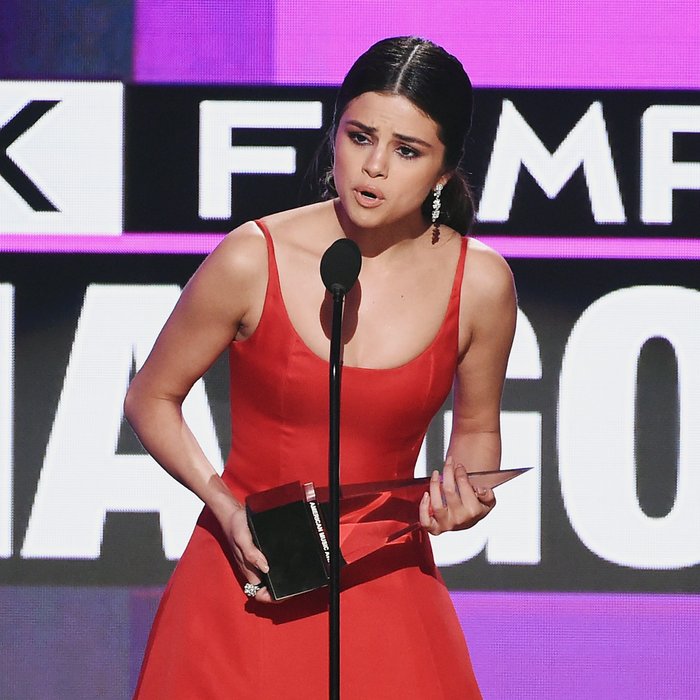 selena gomez ama awards 2016