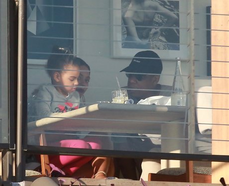 Beyonce and Jay-Z take Blue-Ivy for Thanksgiving l