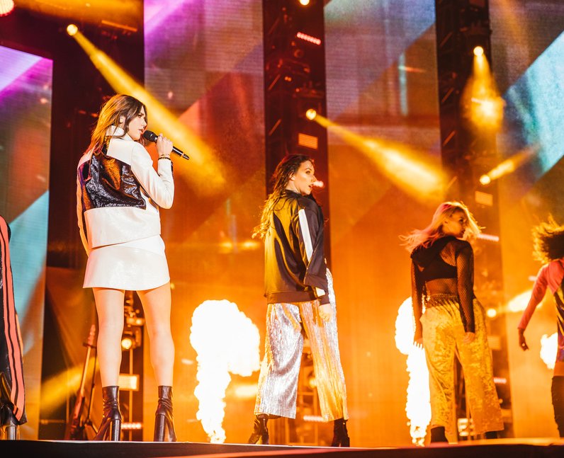 Dua Lipa  Jingle Bell Ball 2016 performance 