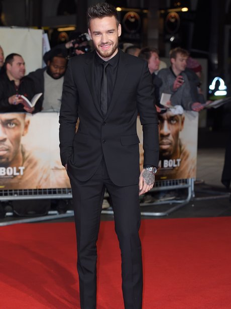 Liam Payne walks the red carpet without girlfriend