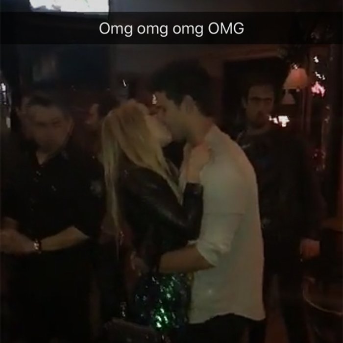 Taylor Lautner Was Caught Making Out With A Scream Queens Co Star In Real Life Capital