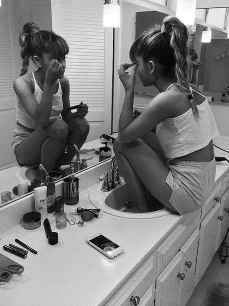 Mac Miller posts sweet photo of Ariana Grande doin