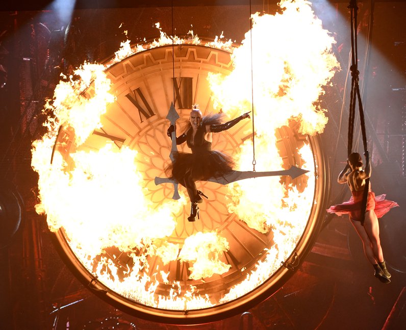 Best Live Photos 2016 Pink VMAs