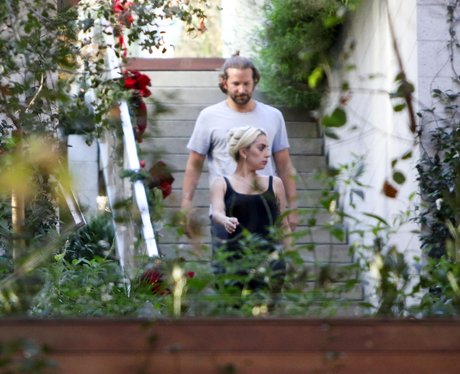 Lady Gaga and Bradley Cooper hang out before filmi