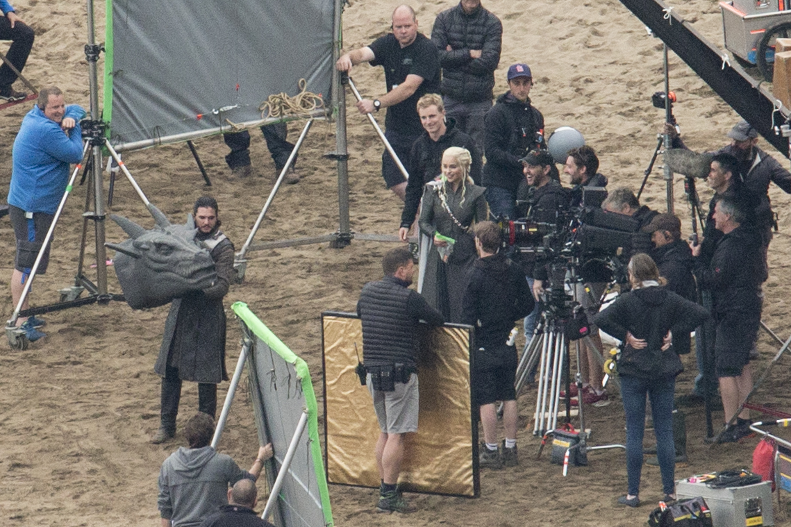 Emilia Clark Kit Harington filming Game of Thrones