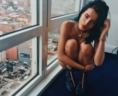 Bella Thorne poses naked