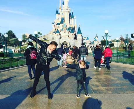Olly Murs dabs at Disneyland
