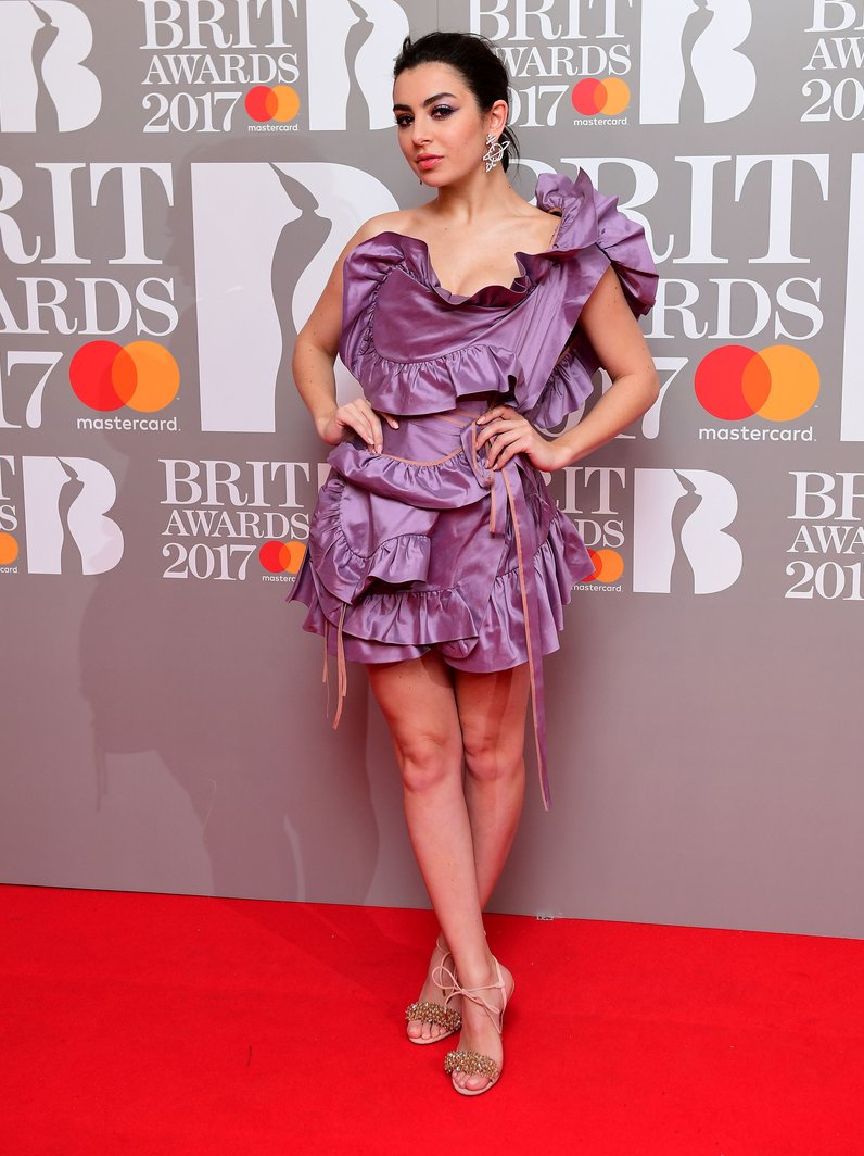 charli-xcx-brits-2017-red-carpet-arrival