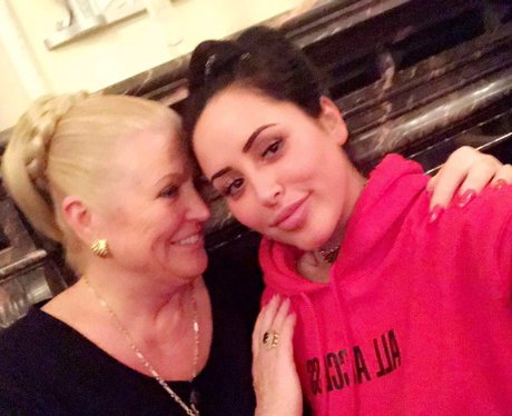 Kim Woodbury and Marnie Simpson cosy up at her gig