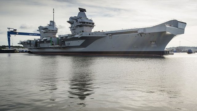 HMS Queen Elizabeth Portsmouth aircraft carrier Ro