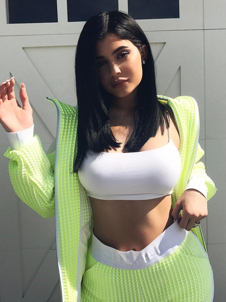 Kylie Jenner shows off her tones abs in crop top a