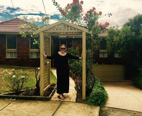 Adele on set of Neighbours