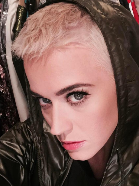 Katy Perry cuts her hair even shorter