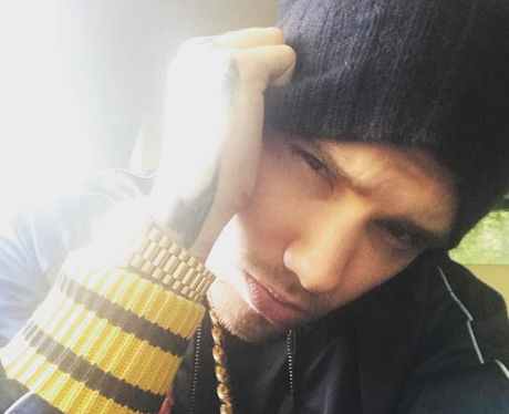 Liam Payne posts a moody selfie