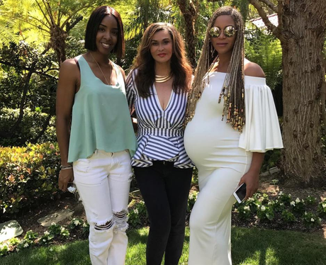 Beyonce heads to Coachella with Mum, Tina and pal,