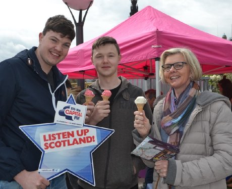 Were you pap'd by the Capital Street Stars?