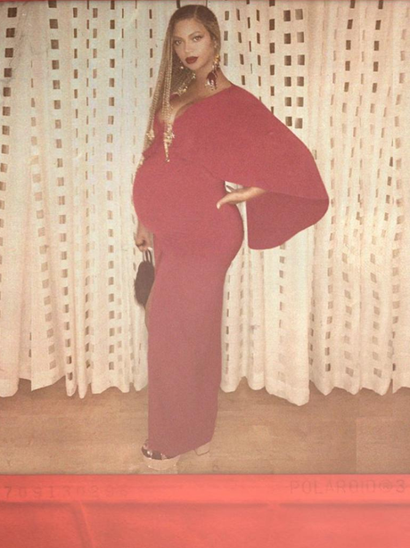 Beyonce shows off her growing baby bump in latest 