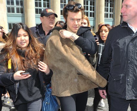 Harry Styles lands in Paris