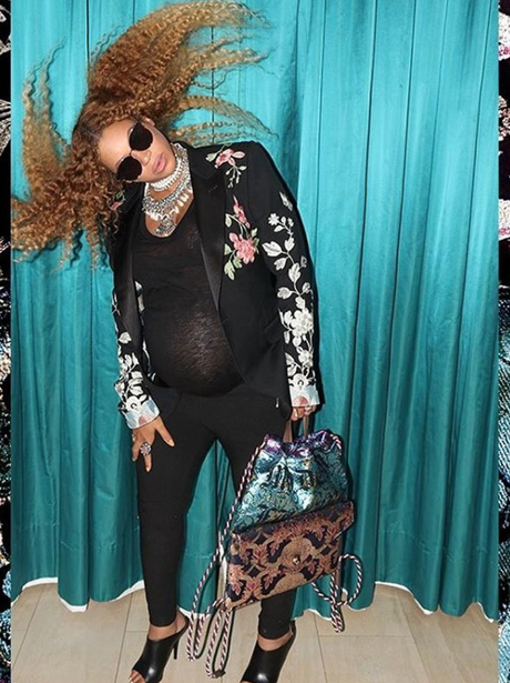 Beyonce continues to show off baby bump
