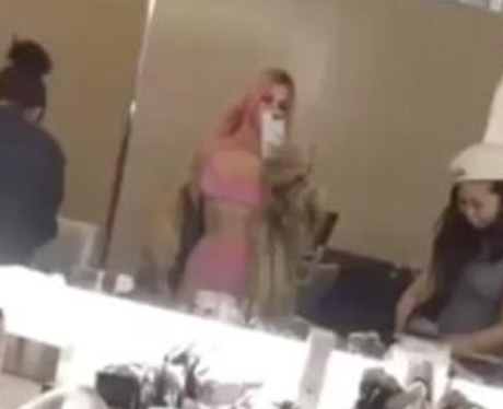Kim Kardashian shows off new pink hair