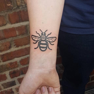 Ariana Grande Gets Bee Tattoo to Remember Manchester Victims