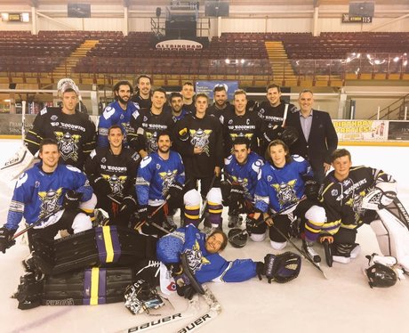 Justin Bieber plays with Manchester Storm hockey t