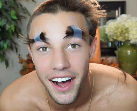 Cameron Dallas shaves his head in the name of 'new