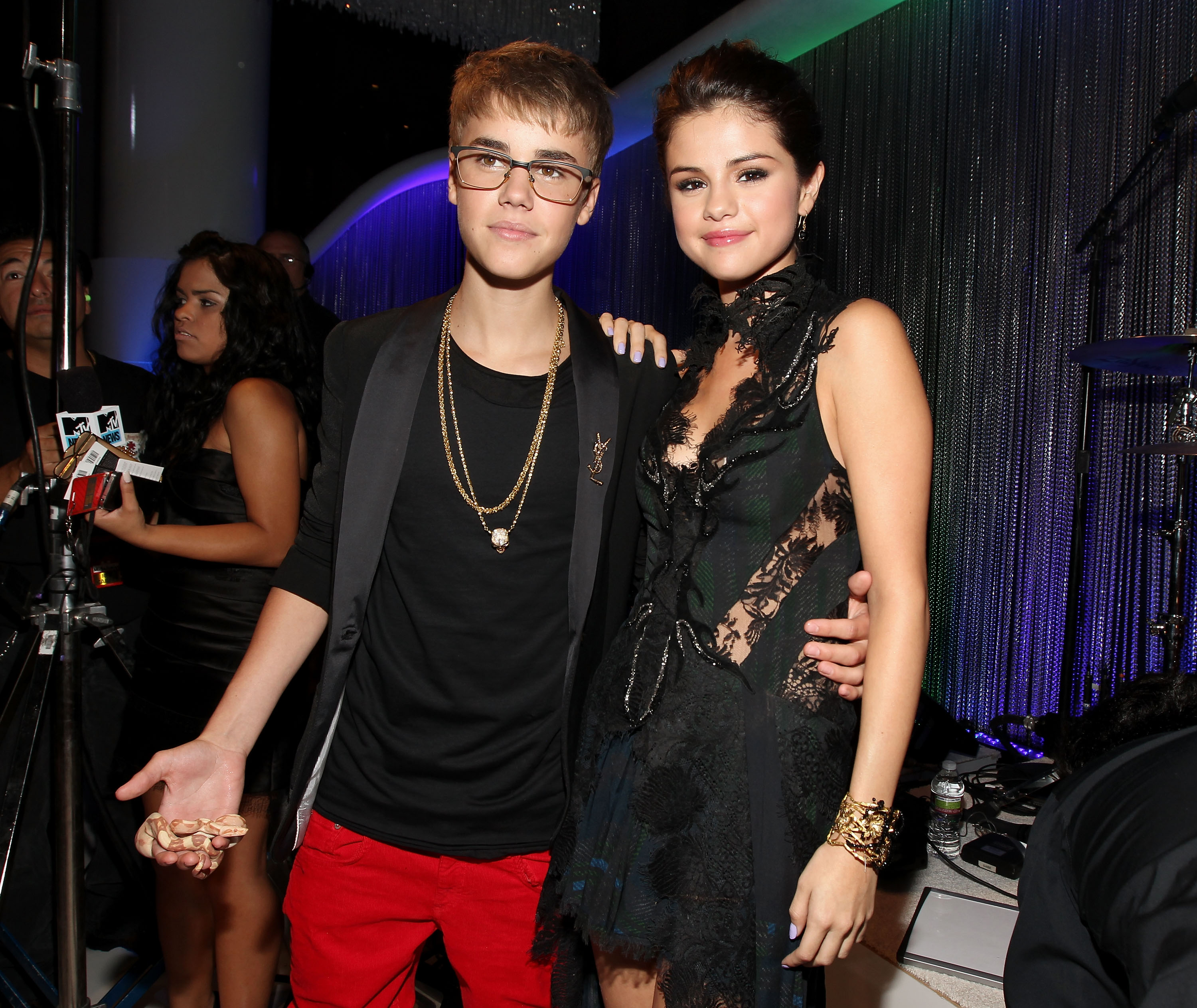 Selena Gomez supports Justin Bieber at ice hockey game