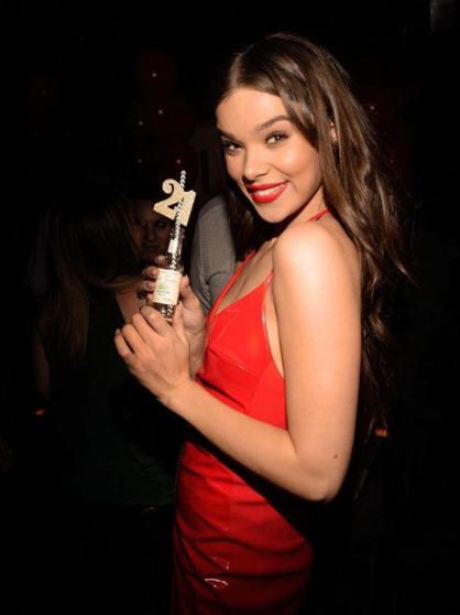 Hailee Steinfeld Looked Like A Dream At Her 21st Birthday Surprise Party This Capital