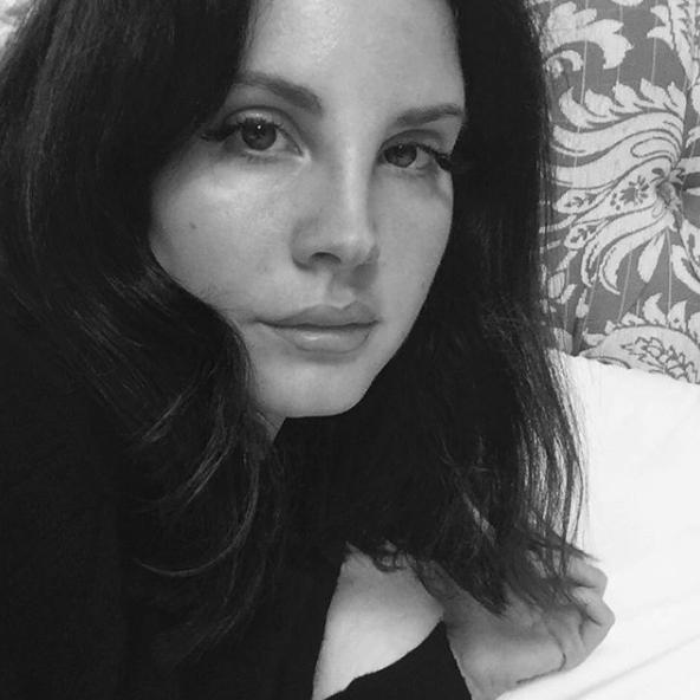 Lana Del Rey selfie