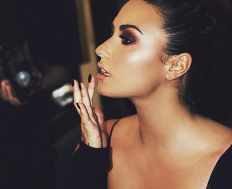 Demi Lovato Behind The Scenes Make-Up
