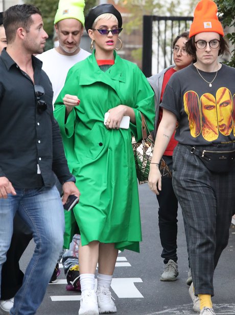 Katy Perry Repping A Green Trench Coat Around Tokyo - This Week's MUST ...