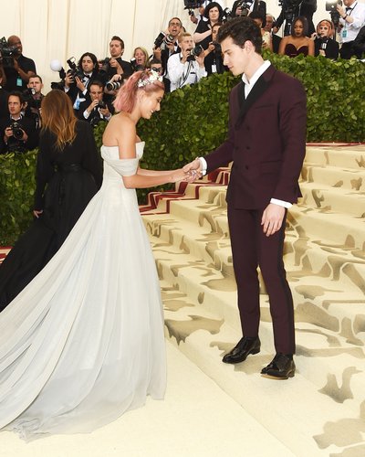 Shawn Mendes Sweetly Attended To Hailey Baldwins Gown At