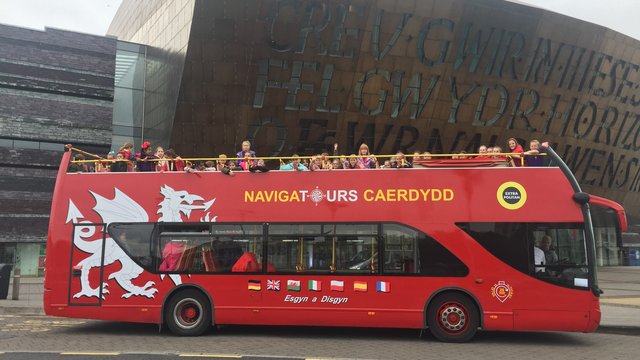 cardiff tourist bus