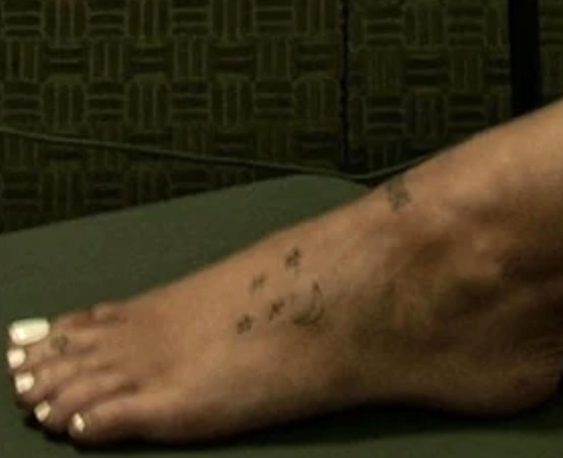 Ariana Grande's moon and stars on her left foot
