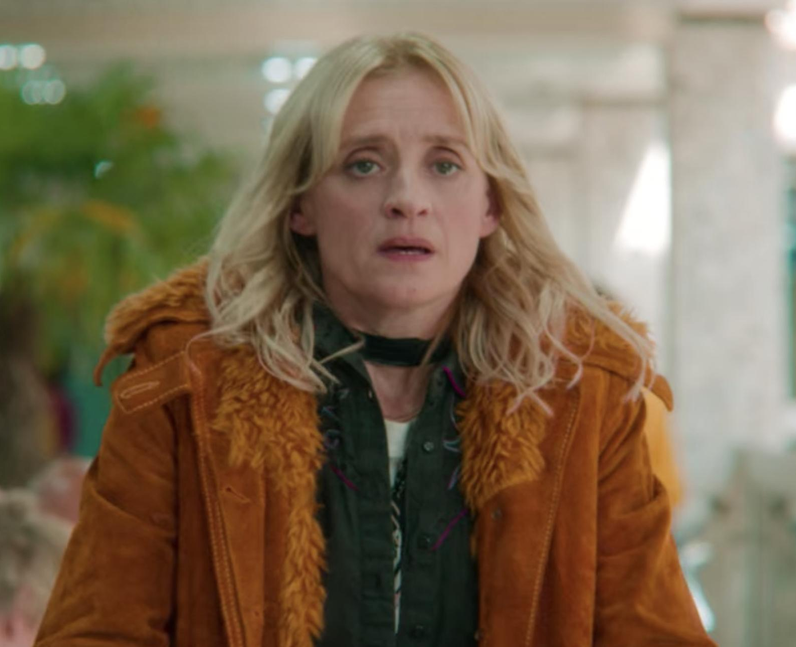Anne-Marie Duff plays Maeve's mum Erin - Netflix's Sex Education: Meet ...