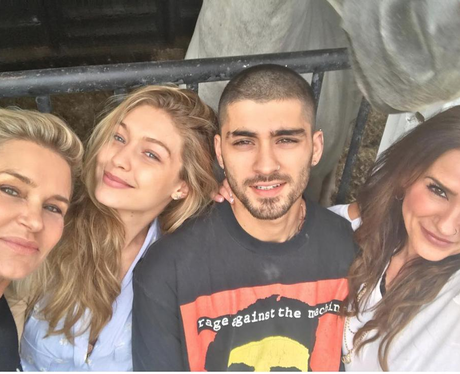Gigi Hadid and Zayn hang out with their mums in 20