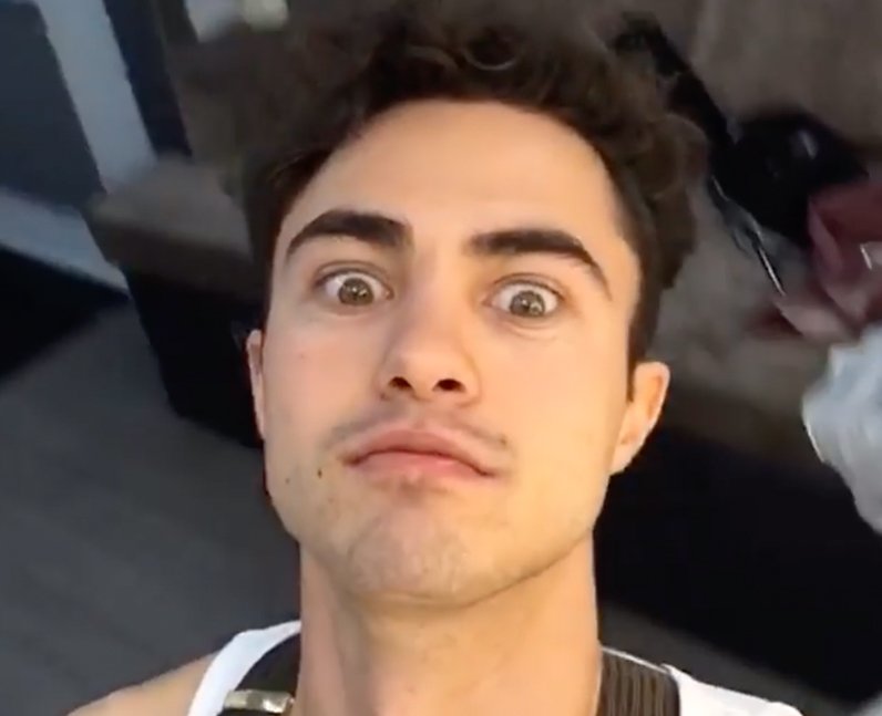 How Old Is Darren Barnet Darren Barnet 12 Facts About The Never I 